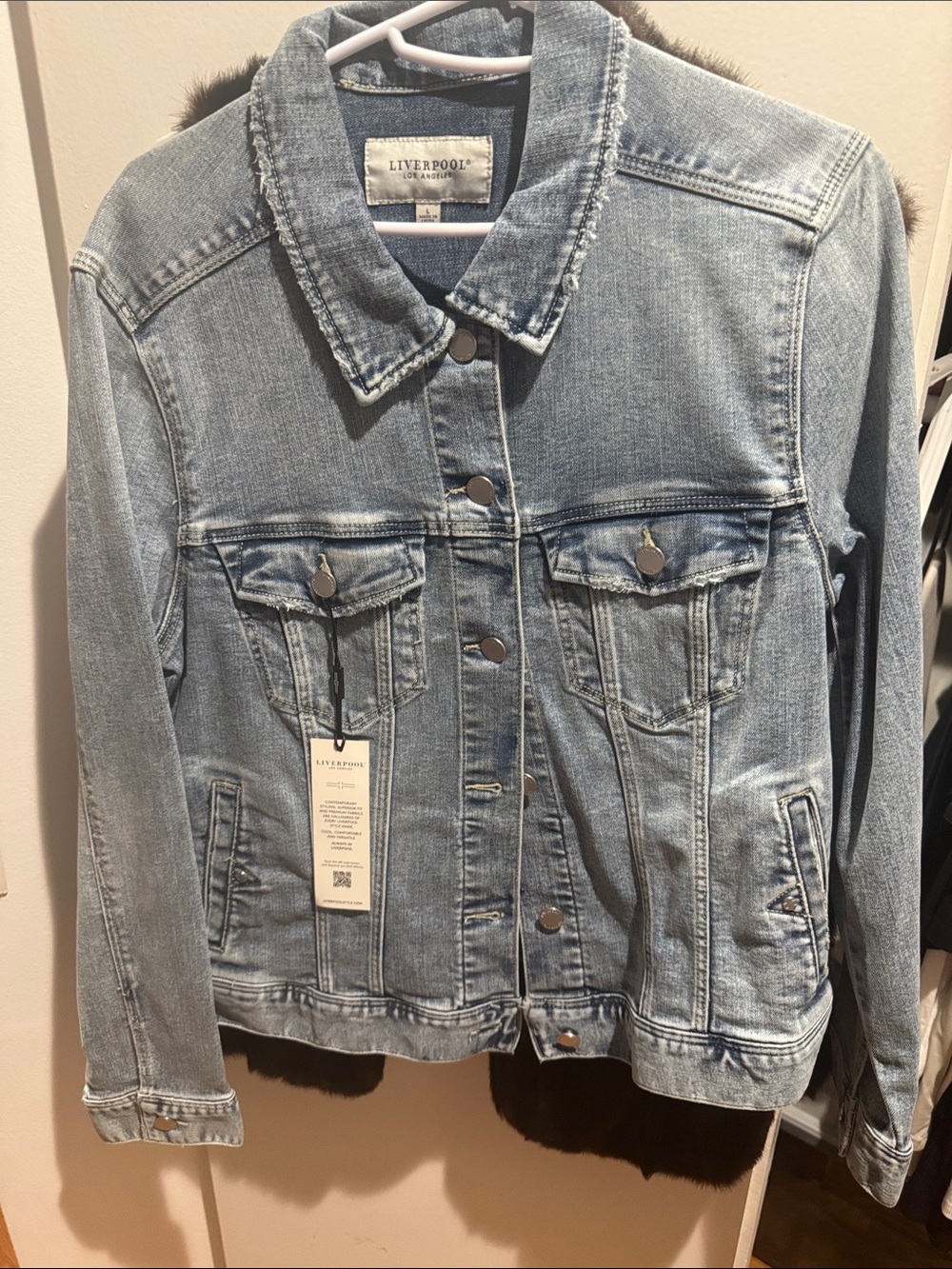Woman’s Liverpool Light Blue Denim Jacket with Button-Front size large